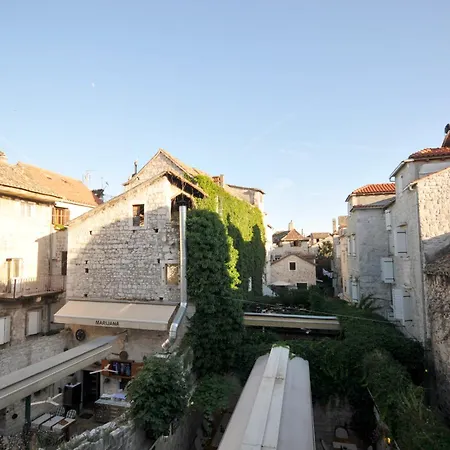 Palace Square Гостьовий будинок Трогір
