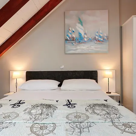 Palace Square Гостьовий будинок 3*