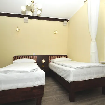 Palace Square 3* Трогір