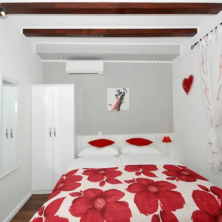 Гостьовий будинок Palace Square 3*