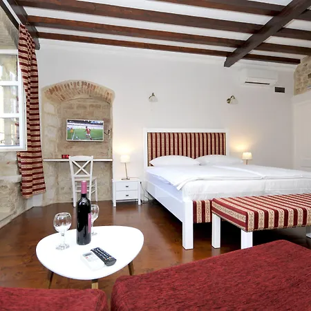 Palace Square Гостьовий будинок