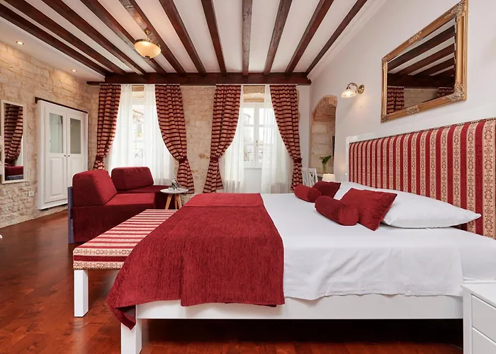 Penzion Palace Square 3*