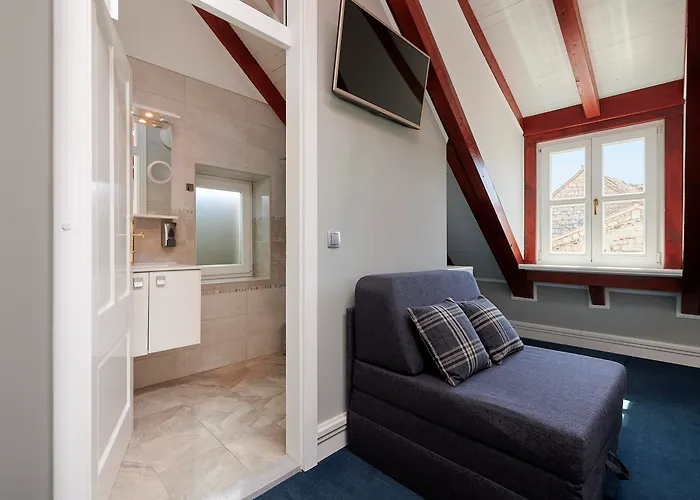 Palace Square Penzion 3*