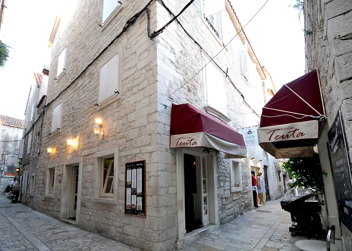 Palace Square Penzion Trogir