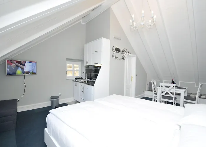 Penzion Palace Square 3*