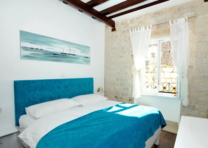 Palace Square Konukevi Trogir