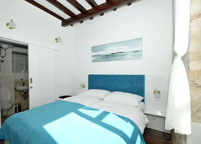 Palace Square Konukevi