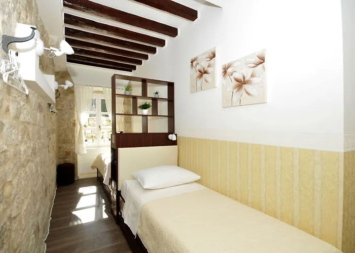 Palace Square Penzion 3*