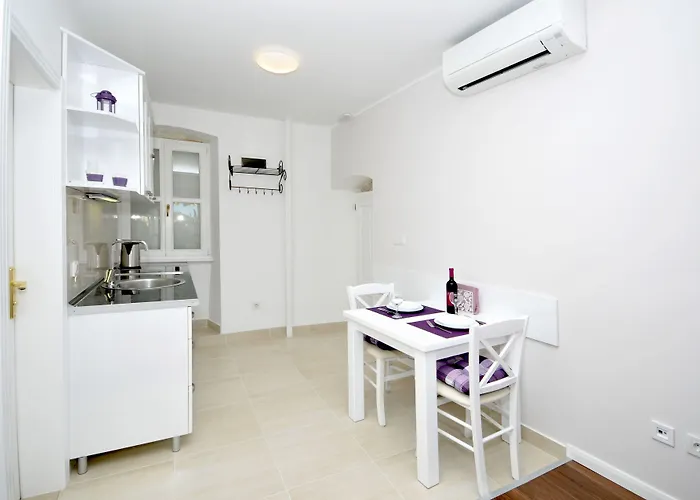 Palace Square Penzion 3*