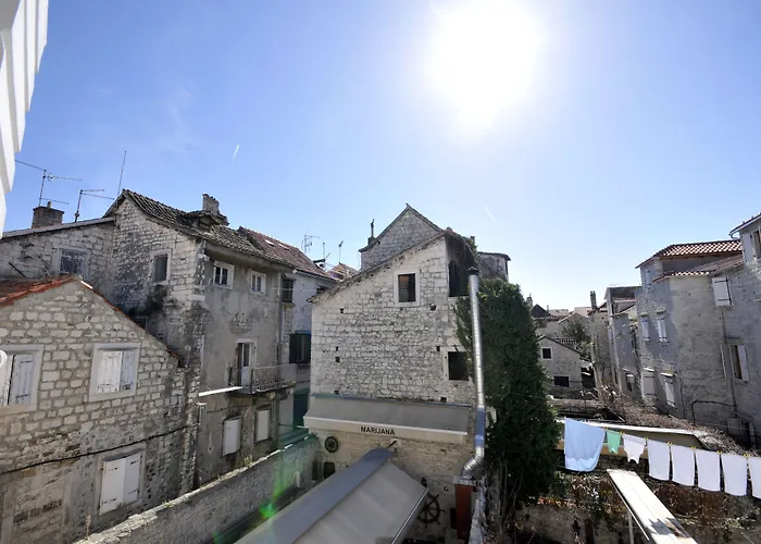 Palace Square Penzion Trogir