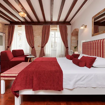 Affittacamere Palace Square 3*