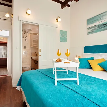 Palace Square Konukevi