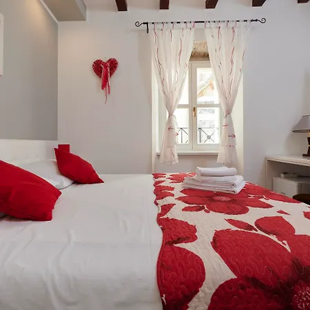 Palace Square Трогир