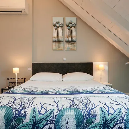 Konukevi Palace Square 3*