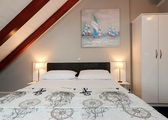 Palace Square Gasthuis 3*