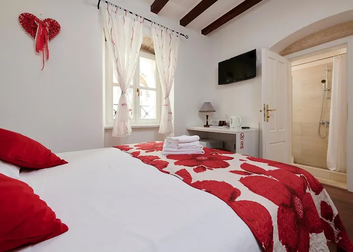 Palace Square 3* Трогир