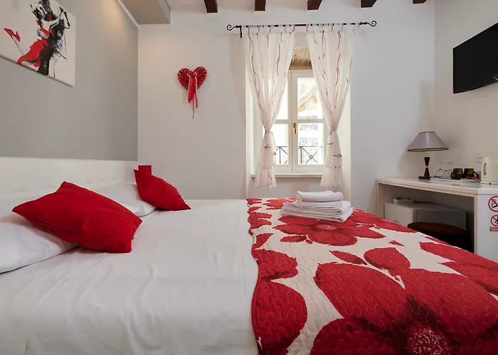 Palace Square Трогир