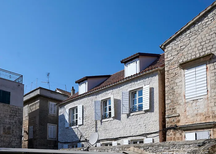 Palace Square Трогир