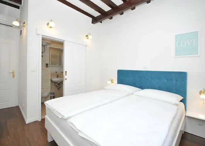 Palace Square Трогир