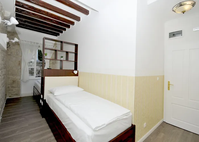 Palace Square 3* Трогир