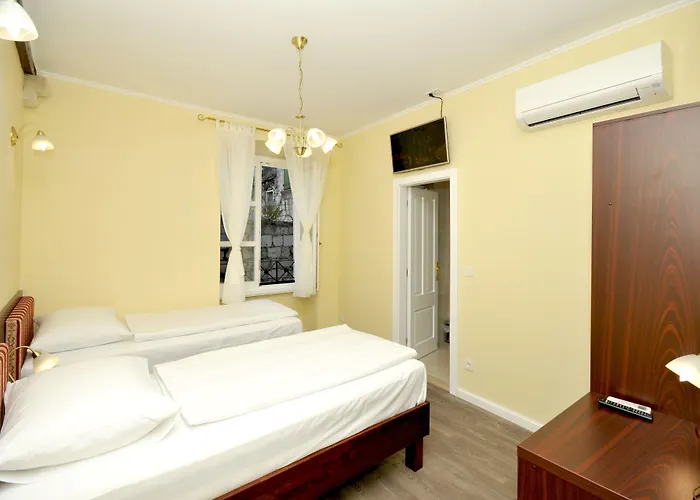 Palace Square Трогир