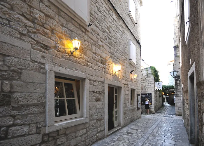 Palace Square Трогир