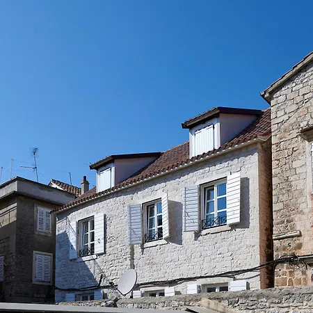 Palace Square טרוגיר