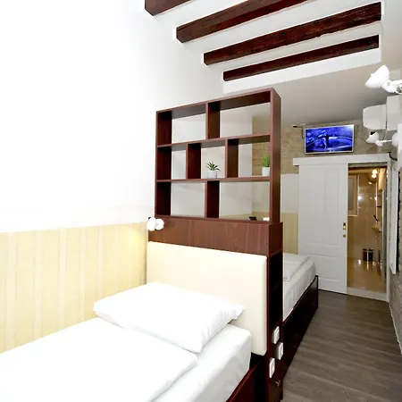 בית הארחה Palace Square