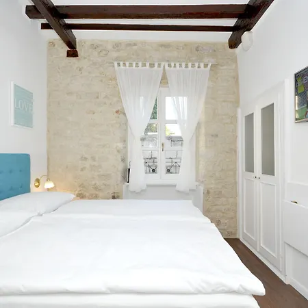 Palace Square 3* טרוגיר