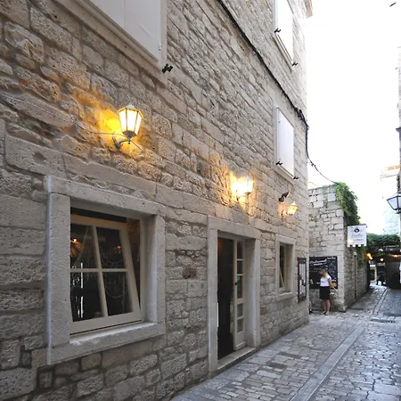 Palace Square טרוגיר