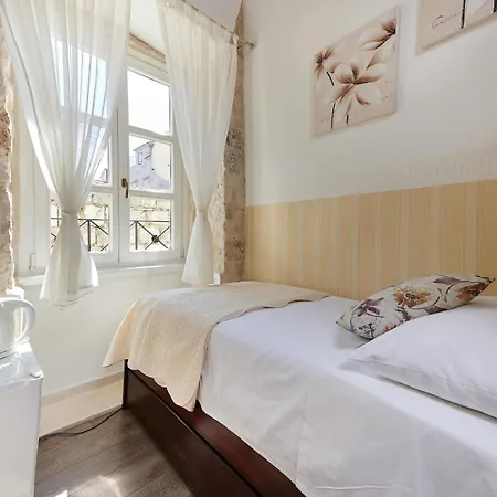 בית הארחה Palace Square