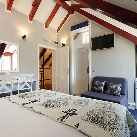 בית הארחה Palace Square 3*